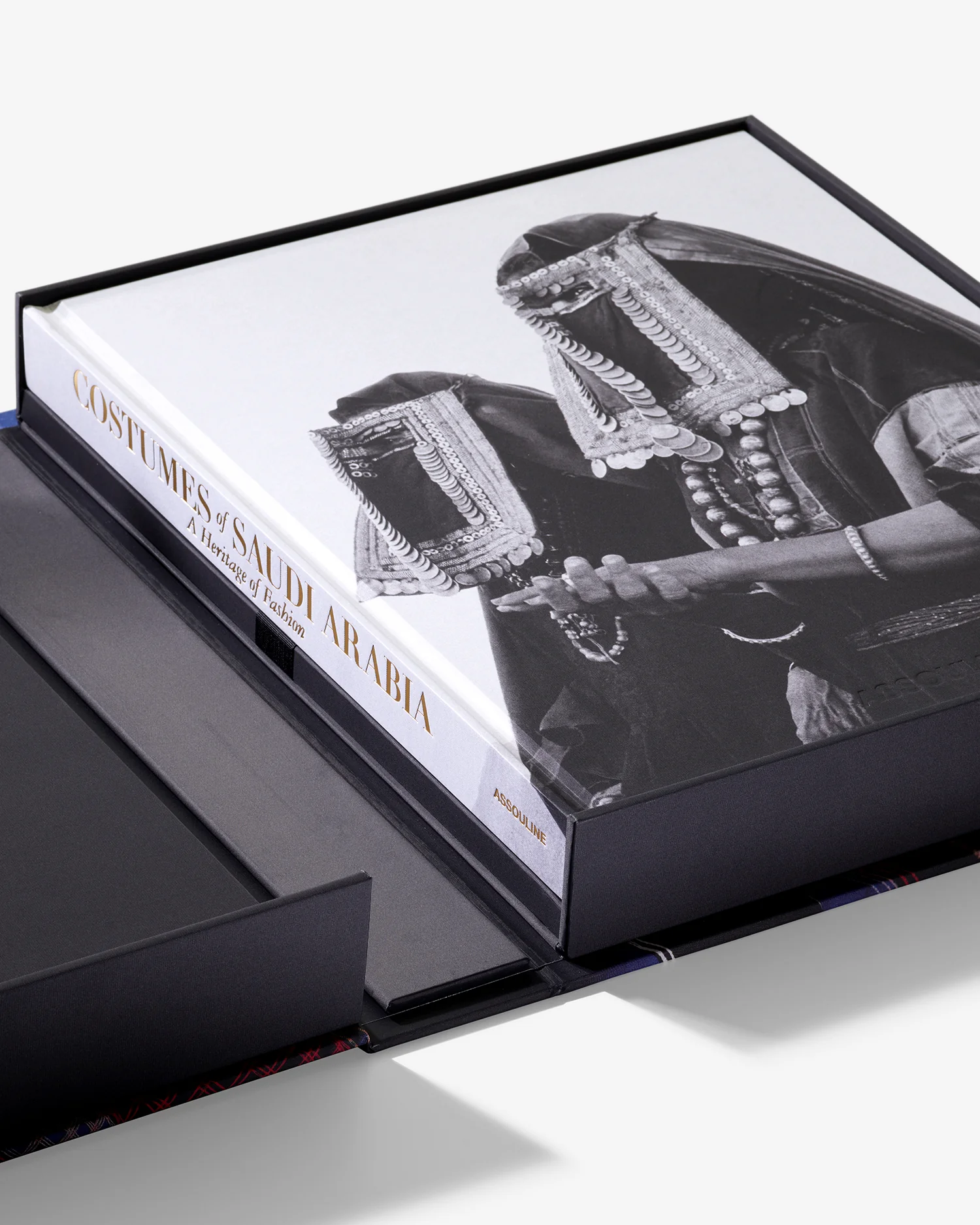 Costumes of Saudi Arabia, A Heritage of Fashion - Image 5